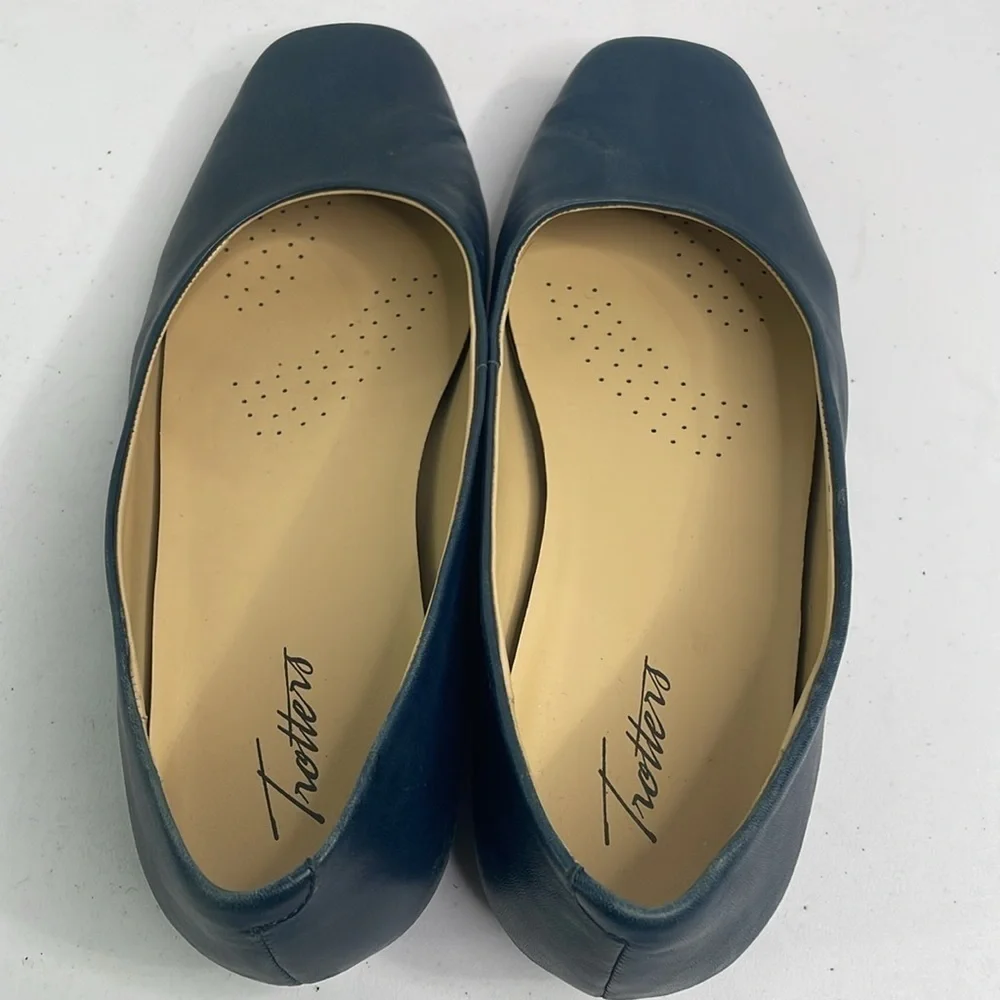 Trotters 8W navy blue soft, square, toe ballet flats, T2057–400